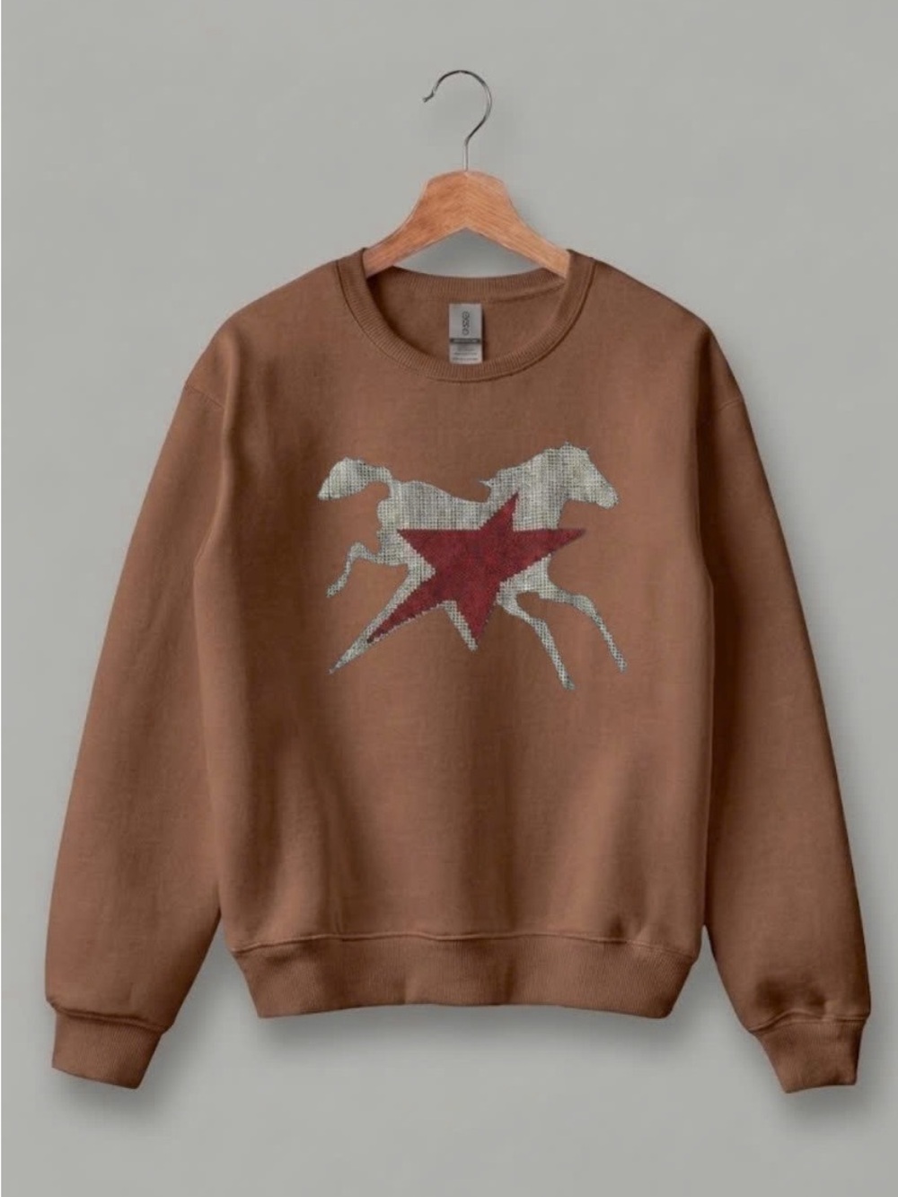 Gildan Brown Crewneck Sweatshirt with Star & Horse Graphic